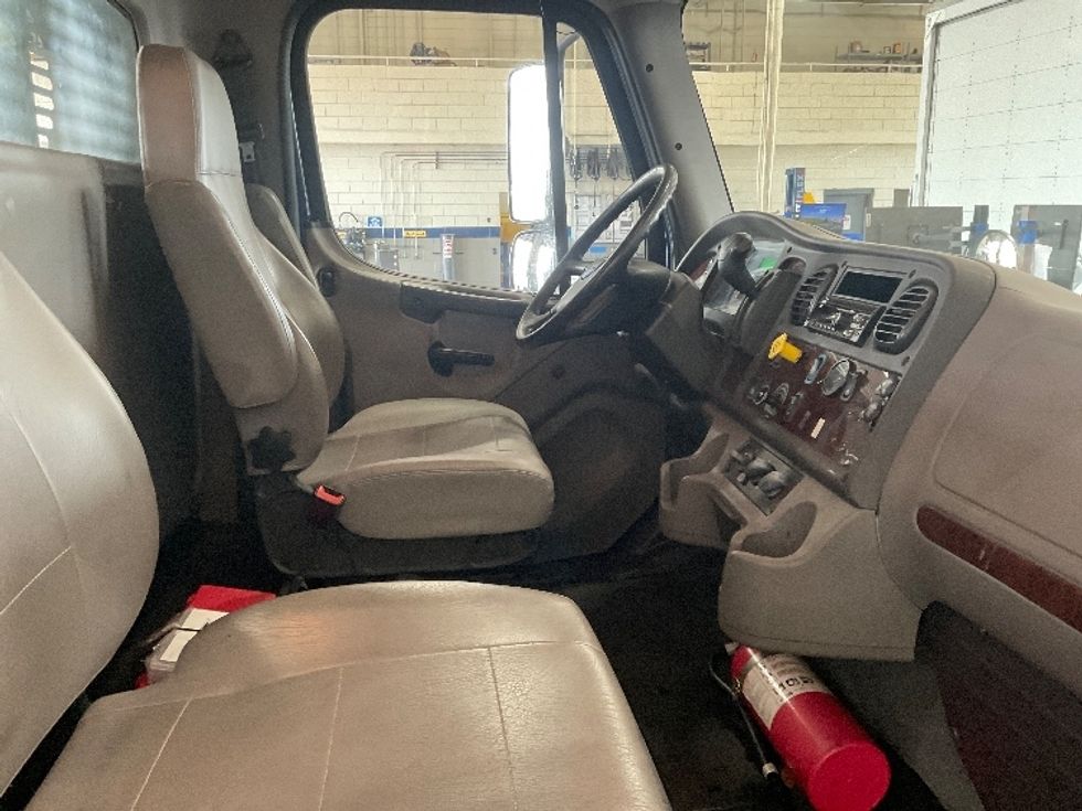 Medium Duty Box Truck-Light and Medium Duty Trucks-Freightliner-2019-M2-Tampa-FL-168,705\n\t\tmiles-$ 42,250 - Image 18