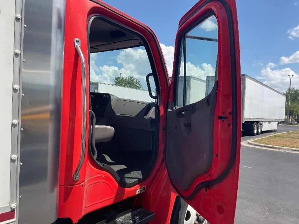 Medium Duty Box Truck-Light and Medium Duty Trucks-Freightliner-2019-M2-Tampa-FL-189,022\n\t\tmiles-$ 50,750 - Image 20