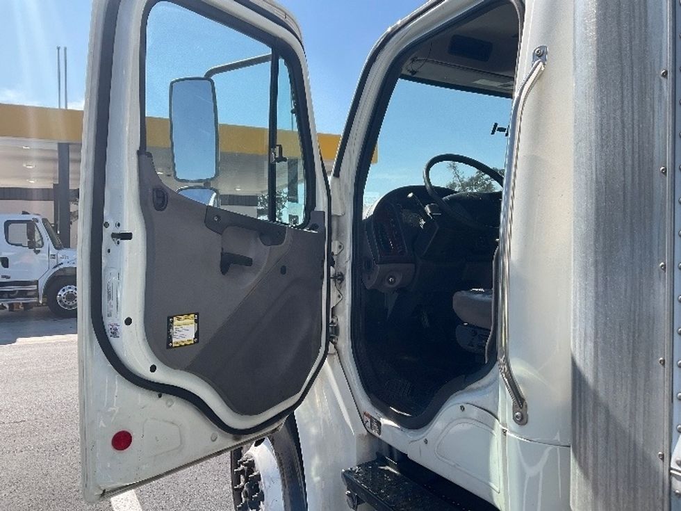 Medium Duty Box Truck-Light and Medium Duty Trucks-Freightliner-2019-M2-Tampa-FL-209,132\n\t\tmiles-$ 34,000 - Image 16