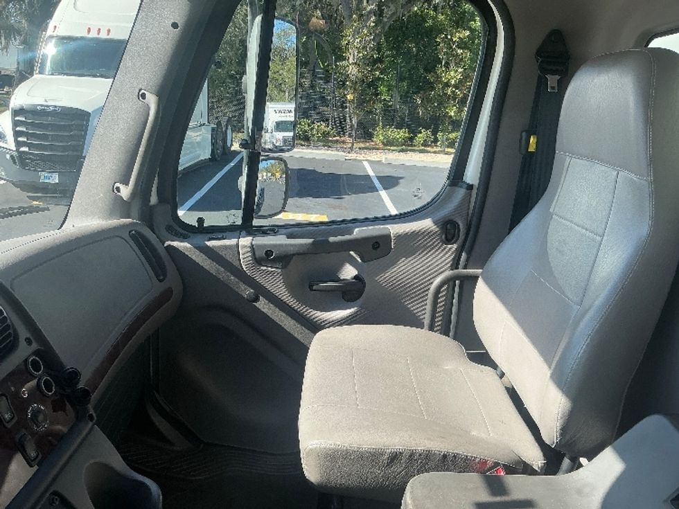 Medium Duty Box Truck-Light and Medium Duty Trucks-Freightliner-2019-M2-Tampa-FL-209,132\n\t\tmiles-$ 34,000 - Image 19