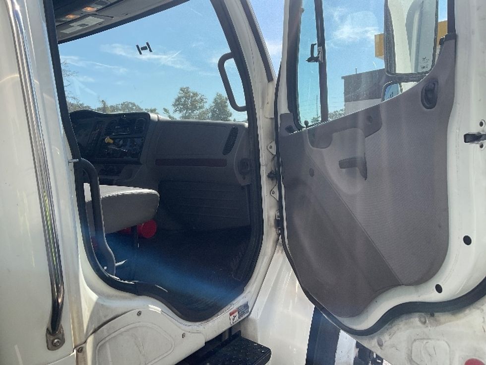 Medium Duty Box Truck-Light and Medium Duty Trucks-Freightliner-2019-M2-Tampa-FL-209,132\n\t\tmiles-$ 34,000 - Image 20