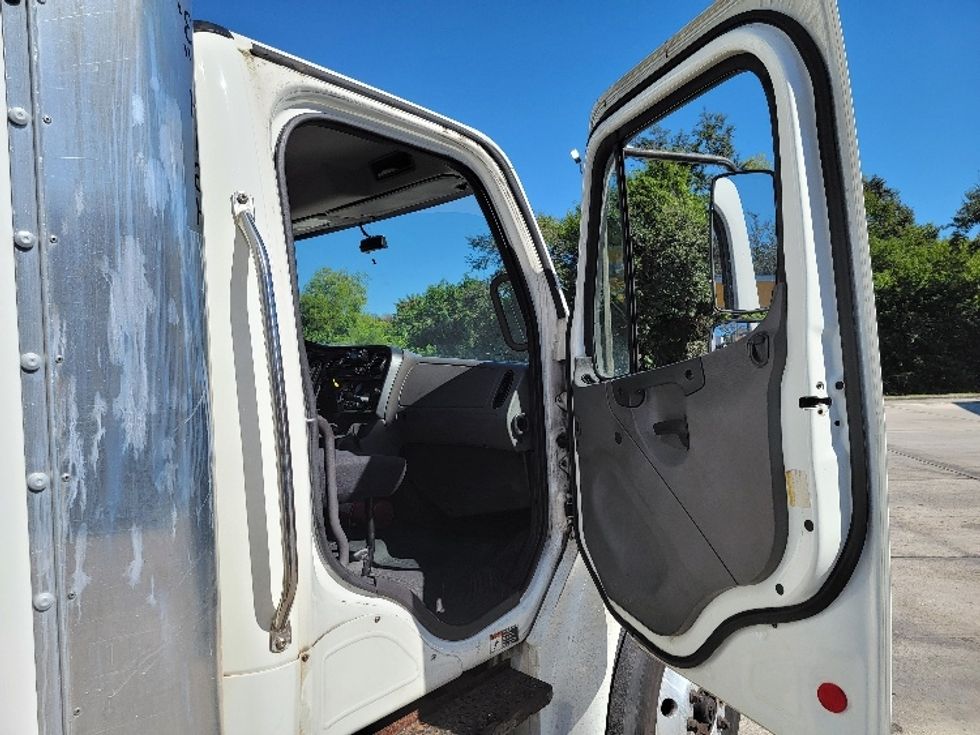 Medium Duty Box Truck-Light and Medium Duty Trucks-Freightliner-2019-M2-Tampa-FL-221,724\n\t\tmiles-$ 45,750 - Image 20