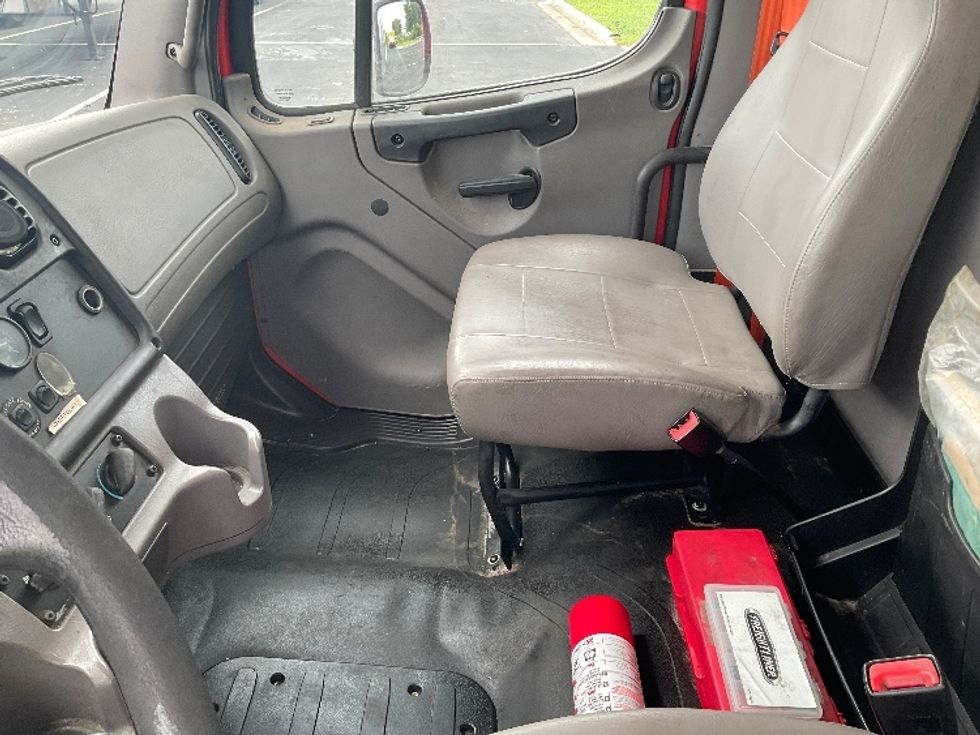 Medium Duty Box Truck-Light and Medium Duty Trucks-Freightliner-2019-M2-Tampa-FL-230,947\n\t\tmiles-$ 42,500 - Image 19