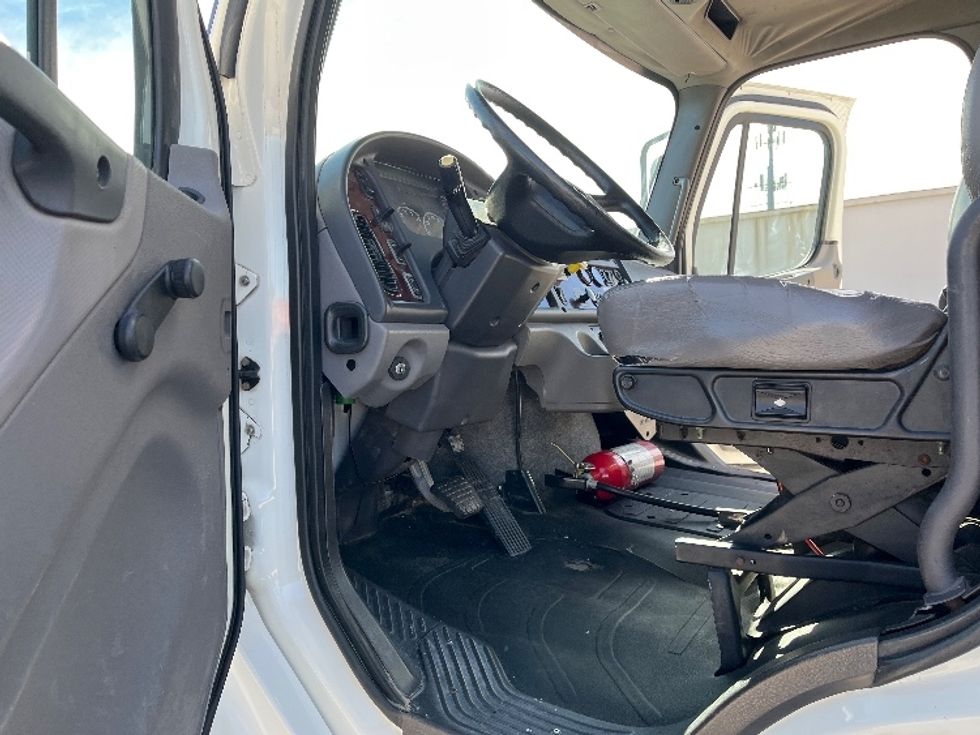 Medium Duty Box Truck-Light and Medium Duty Trucks-Freightliner-2019-M2-Tampa-FL-242,200\n\t\tmiles-$ 37,000 - Image 16