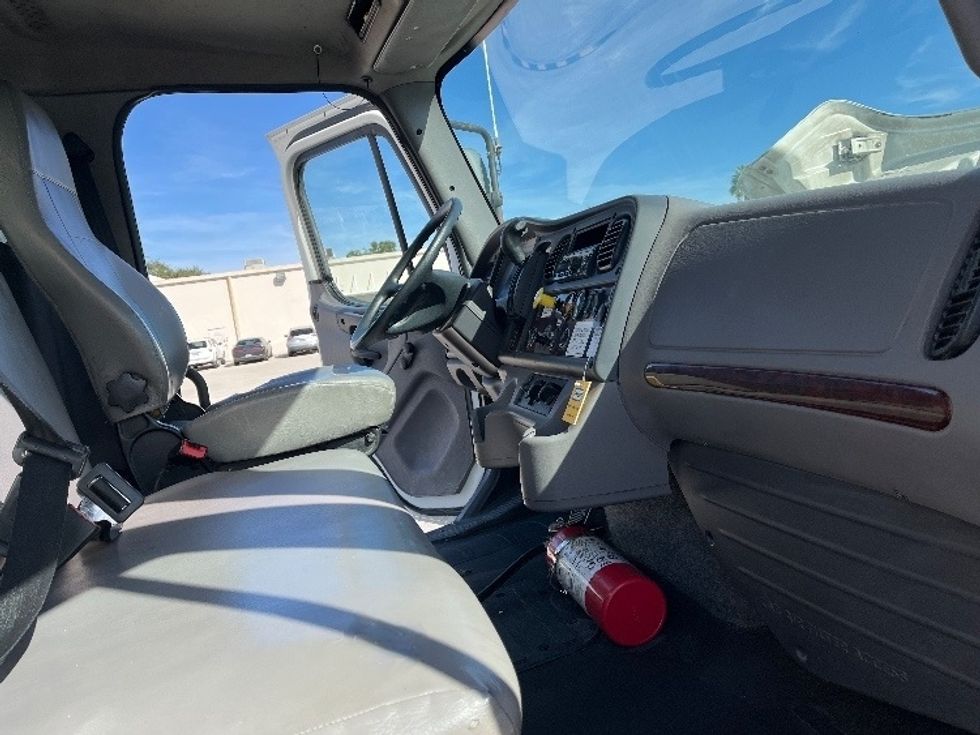 Medium Duty Box Truck-Light and Medium Duty Trucks-Freightliner-2019-M2-Tampa-FL-242,200\n\t\tmiles-$ 37,000 - Image 21