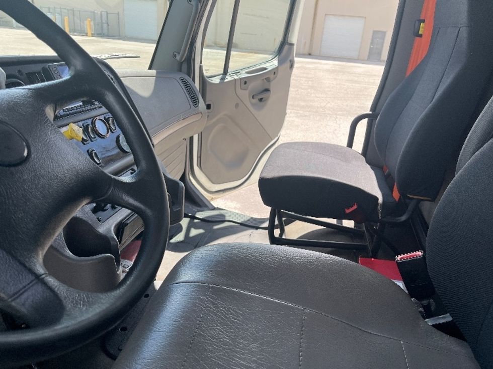 Medium Duty Box Truck-Light and Medium Duty Trucks-Freightliner-2019-M2-Tampa-FL-247,025\n\t\tmiles-$ 29,250 - Image 19