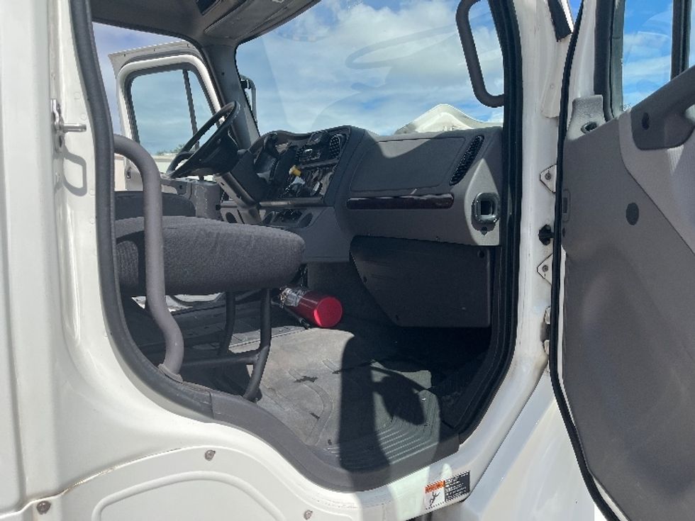 Medium Duty Box Truck-Light and Medium Duty Trucks-Freightliner-2019-M2-Tampa-FL-247,025\n\t\tmiles-$ 29,250 - Image 20