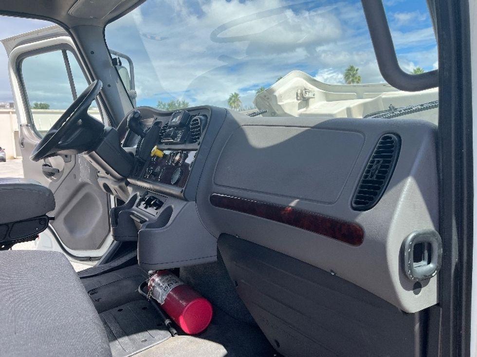 Medium Duty Box Truck-Light and Medium Duty Trucks-Freightliner-2019-M2-Tampa-FL-247,025\n\t\tmiles-$ 29,250 - Image 21