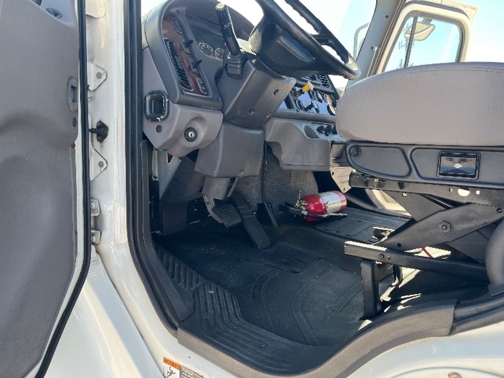 Medium Duty Box Truck-Light and Medium Duty Trucks-Freightliner-2019-M2-Tampa-FL-276,707\n\t\tmiles-$ 29,500 - Image 16