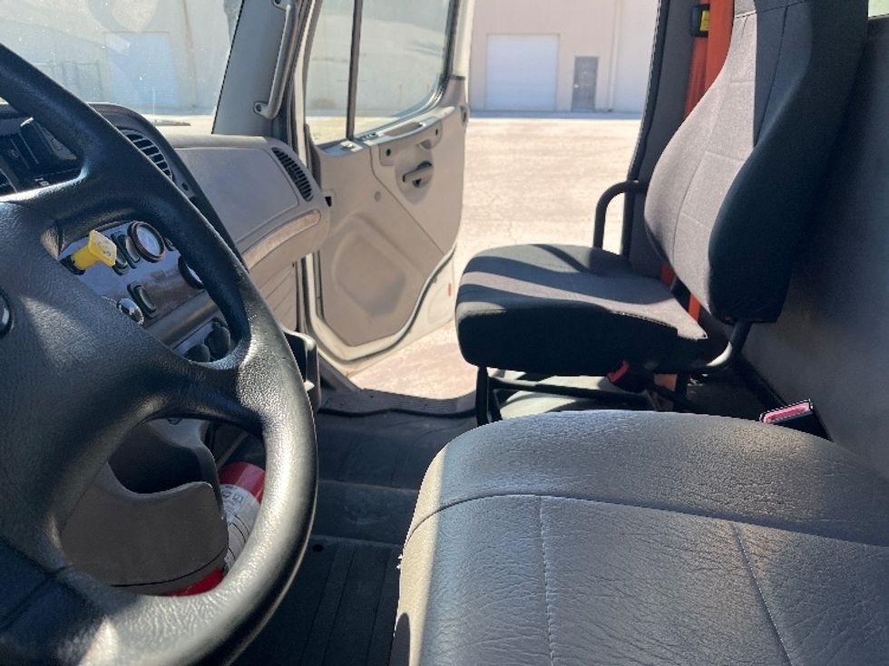 Medium Duty Box Truck-Light and Medium Duty Trucks-Freightliner-2019-M2-Tampa-FL-276,707\n\t\tmiles-$ 29,500 - Image 19