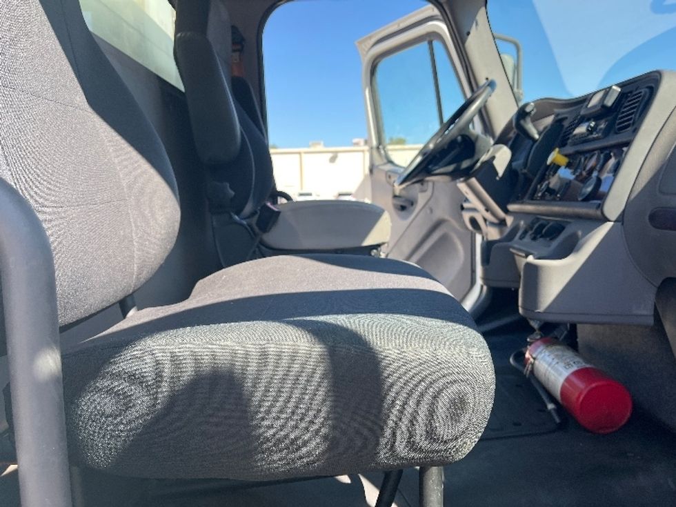 Medium Duty Box Truck-Light and Medium Duty Trucks-Freightliner-2019-M2-Tampa-FL-276,707\n\t\tmiles-$ 29,500 - Image 22