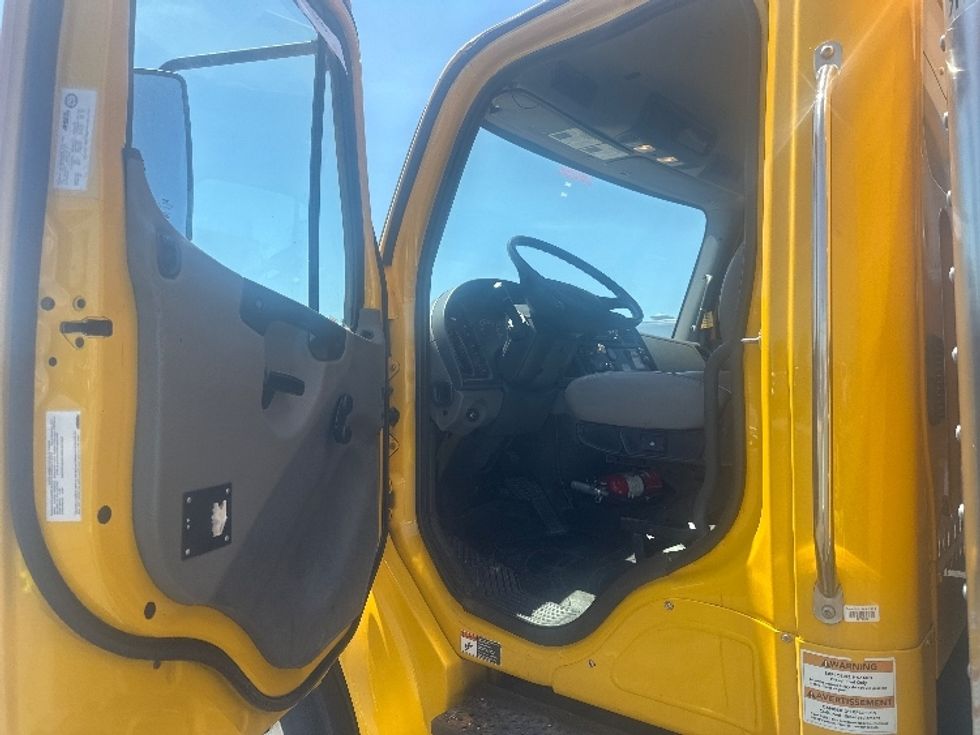 Medium Duty Box Truck-Light and Medium Duty Trucks-Freightliner-2019-M2-Toronto-ON-231,573\n\t\tkm-$ 70,000 - Image 16