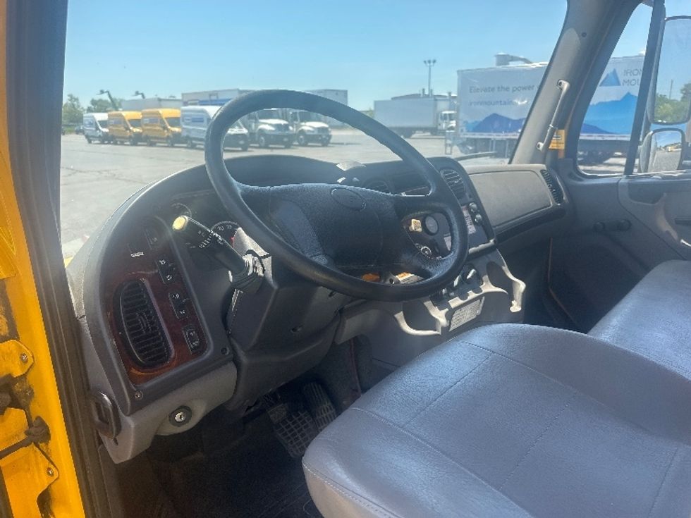 Medium Duty Box Truck-Light and Medium Duty Trucks-Freightliner-2019-M2-Toronto-ON-231,573\n\t\tkm-$ 70,000 - Image 17