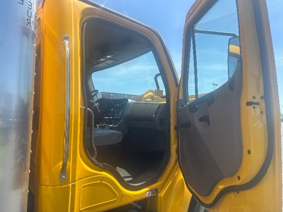 Medium Duty Box Truck-Light and Medium Duty Trucks-Freightliner-2019-M2-Toronto-ON-231,573\n\t\tkm-$ 70,000 - Image 20
