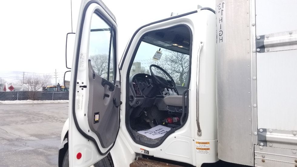 Medium Duty Box Truck-Light and Medium Duty Trucks-Freightliner-2019-M2-Toronto-ON-233,919\n\t\tkm-$ 70,250 - Image 16