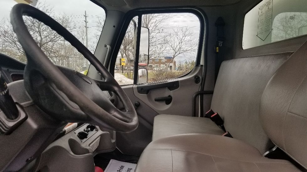 Medium Duty Box Truck-Light and Medium Duty Trucks-Freightliner-2019-M2-Toronto-ON-233,919\n\t\tkm-$ 70,250 - Image 19