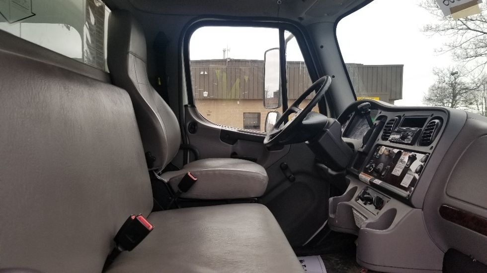 Medium Duty Box Truck-Light and Medium Duty Trucks-Freightliner-2019-M2-Toronto-ON-233,919\n\t\tkm-$ 70,250 - Image 22