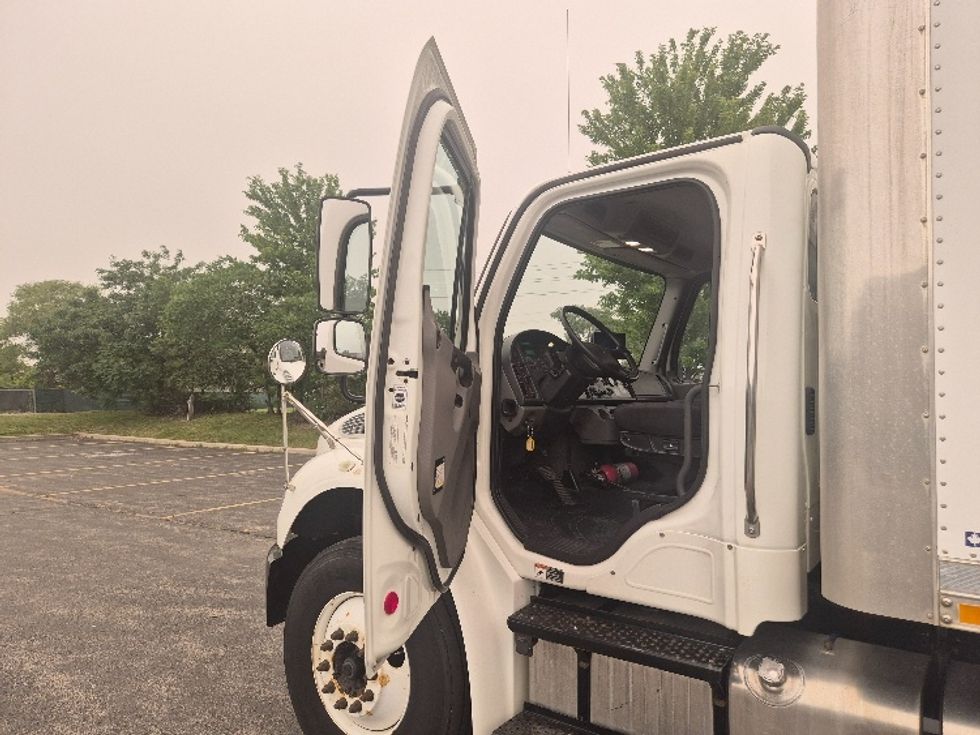 Medium Duty Box Truck-Light and Medium Duty Trucks-Freightliner-2019-M2-Toronto-ON-244,255\n\t\tkm-$ 66,500 - Image 16