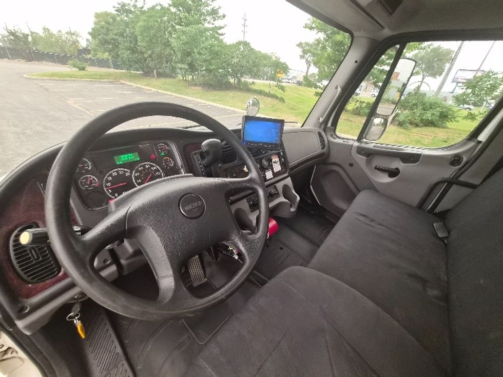 Medium Duty Box Truck-Light and Medium Duty Trucks-Freightliner-2019-M2-Toronto-ON-244,255\n\t\tkm-$ 66,500 - Image 17