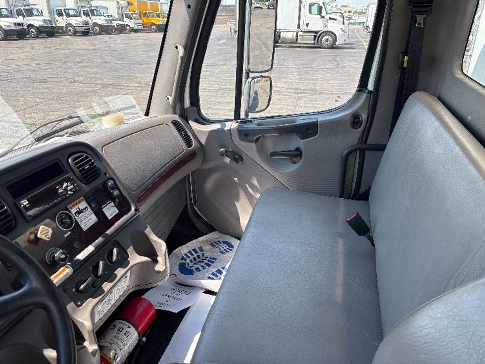 Medium Duty Box Truck-Light and Medium Duty Trucks-Freightliner-2019-M2-Toronto-ON-255,632\n\t\tkm-$ 61,000 - Image 19