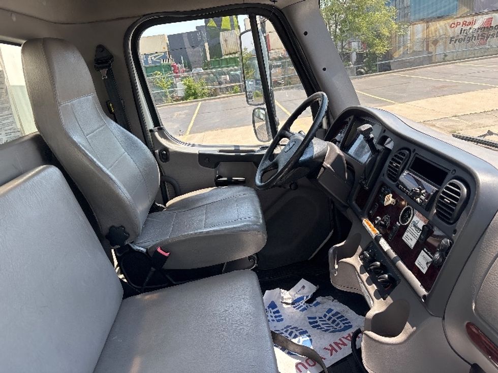 Medium Duty Box Truck-Light and Medium Duty Trucks-Freightliner-2019-M2-Toronto-ON-255,632\n\t\tkm-$ 61,000 - Image 22