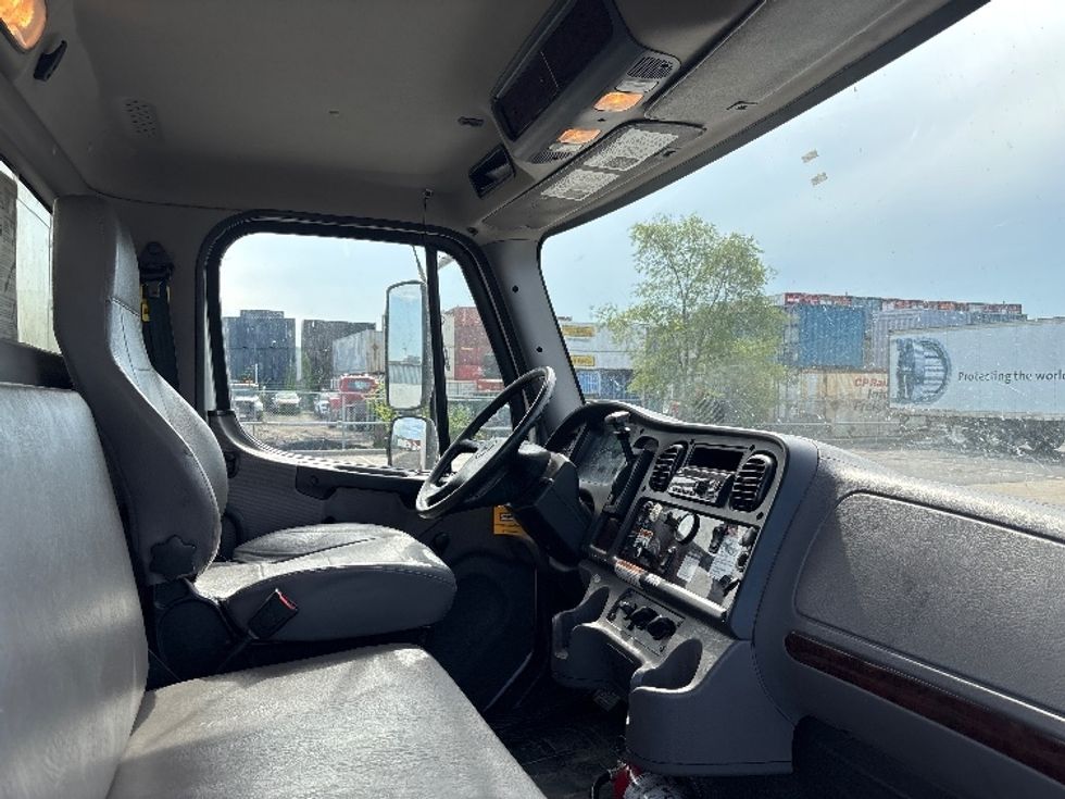 Medium Duty Box Truck-Light and Medium Duty Trucks-Freightliner-2019-M2-Toronto-ON-297,228\n\t\tkm-$ 56,500 - Image 22