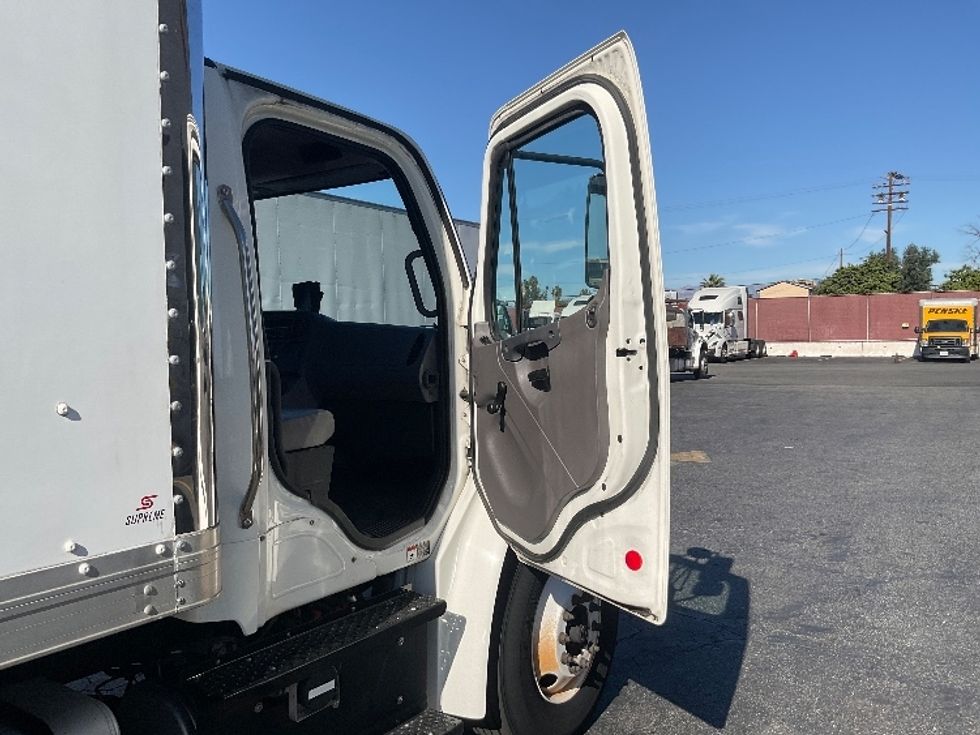 Medium Duty Box Truck-Light and Medium Duty Trucks-Freightliner-2019-M2-Torrance-CA-103,715\n\t\tmiles-$ 43,000 - Image 20
