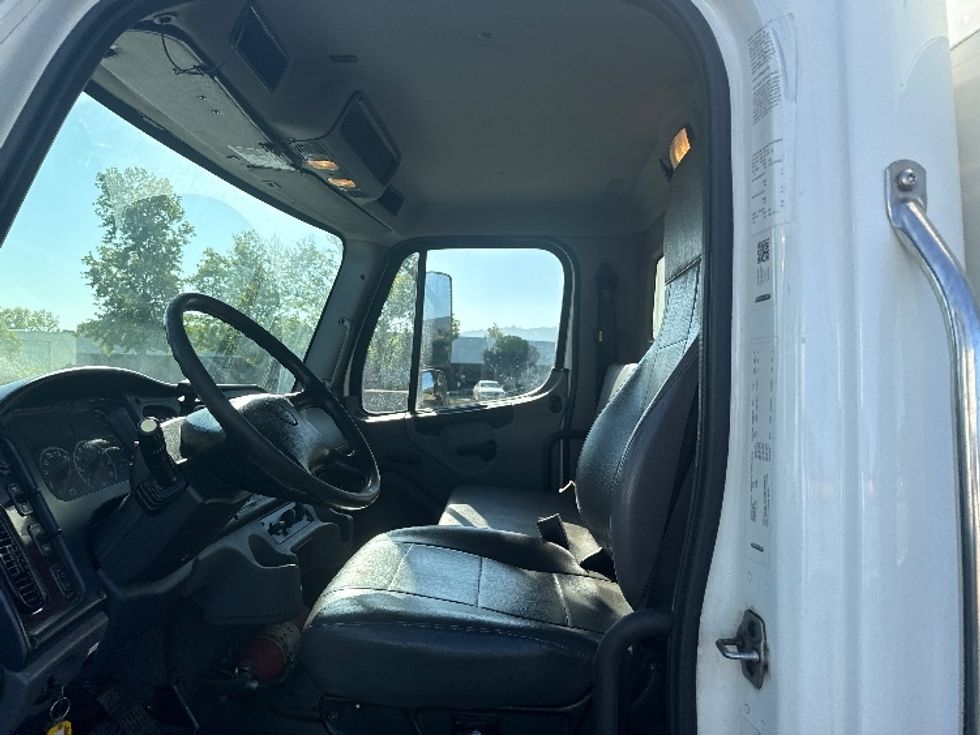 Medium Duty Box Truck-Light and Medium Duty Trucks-Freightliner-2019-M2-Torrance-CA-121,568\n\t\tmiles-$ 60,500 - Image 16