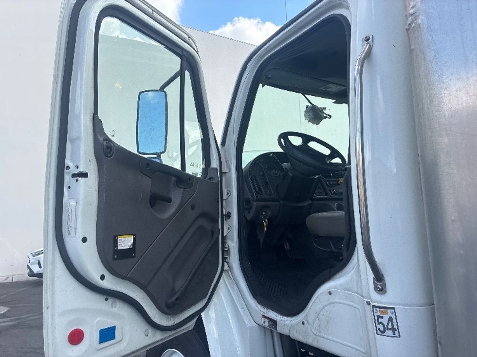 Medium Duty Box Truck-Light and Medium Duty Trucks-Freightliner-2019-M2-Torrance-CA-123,157\n\t\tmiles-$ 57,000 - Image 15