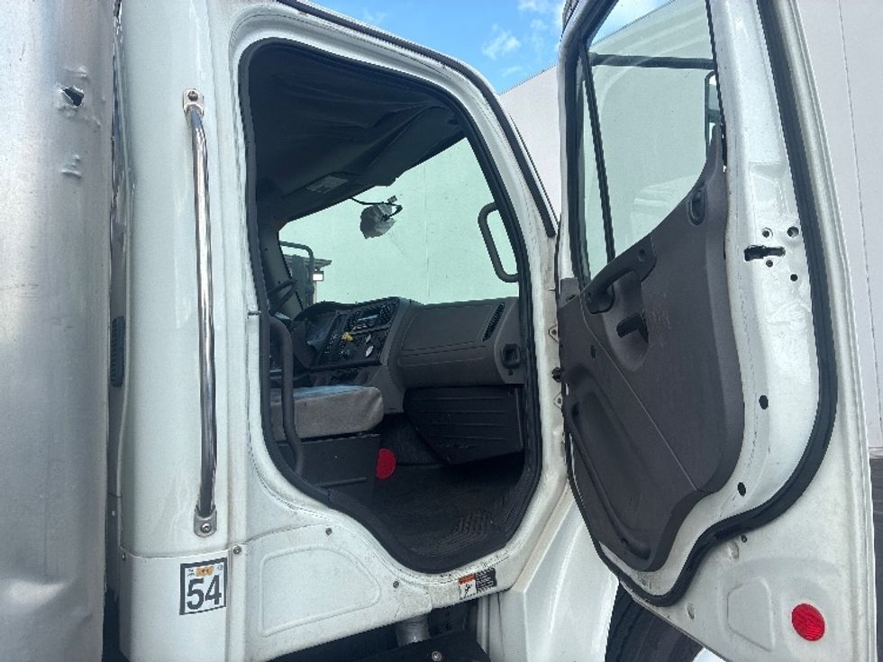 Medium Duty Box Truck-Light and Medium Duty Trucks-Freightliner-2019-M2-Torrance-CA-123,157\n\t\tmiles-$ 57,000 - Image 20