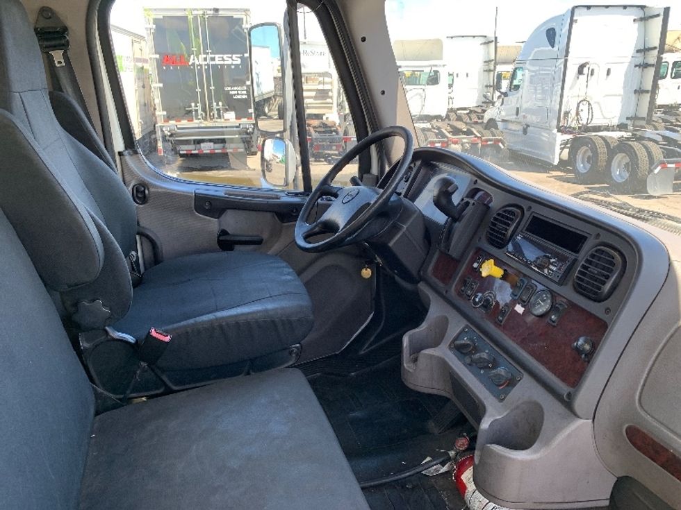 Medium Duty Box Truck-Light and Medium Duty Trucks-Freightliner-2019-M2-Torrance-CA-124,368\n\t\tmiles-$ 59,250 - Image 22