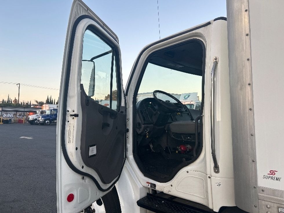 Medium Duty Box Truck-Light and Medium Duty Trucks-Freightliner-2019-M2-Torrance-CA-126,220\n\t\tmiles-$ 47,750 - Image 16