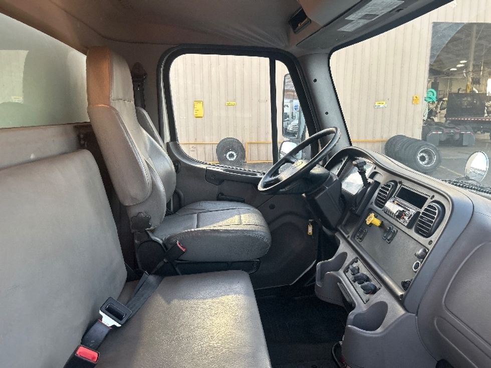 Medium Duty Box Truck-Light and Medium Duty Trucks-Freightliner-2019-M2-Torrance-CA-126,220\n\t\tmiles-$ 47,750 - Image 22