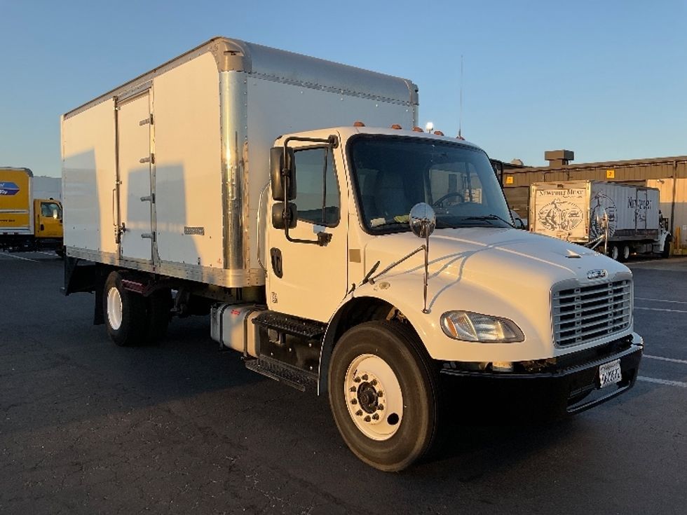 Medium Duty Box Truck-Light and Medium Duty Trucks-Freightliner-2019-M2-Torrance-CA-130,138\n\t\tmiles-$ 40,500 - Image 1