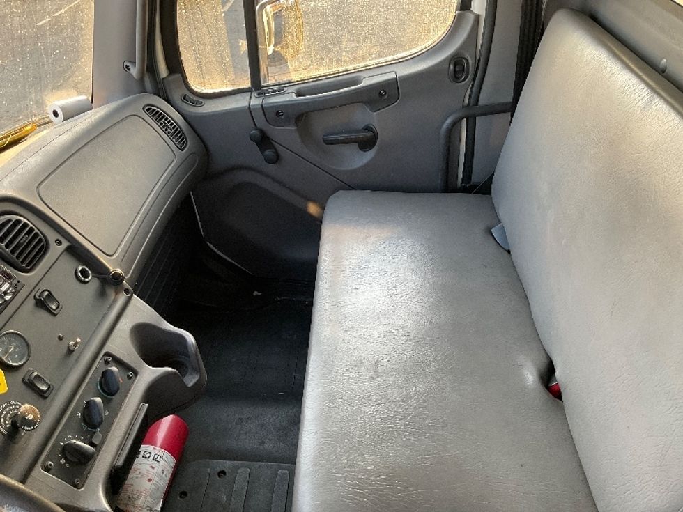 Medium Duty Box Truck-Light and Medium Duty Trucks-Freightliner-2019-M2-Torrance-CA-130,138\n\t\tmiles-$ 40,500 - Image 19