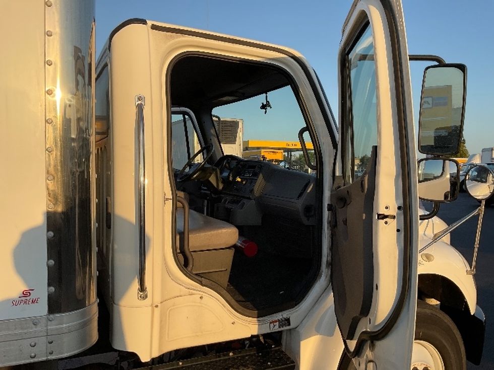 Medium Duty Box Truck-Light and Medium Duty Trucks-Freightliner-2019-M2-Torrance-CA-130,138\n\t\tmiles-$ 40,500 - Image 20
