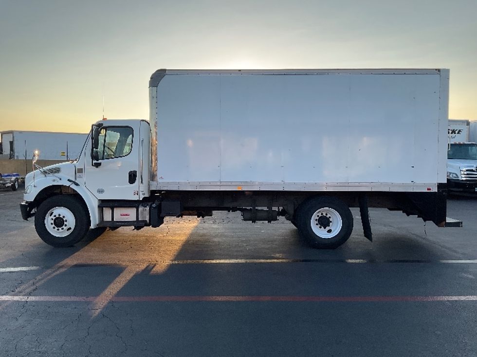 Medium Duty Box Truck-Light and Medium Duty Trucks-Freightliner-2019-M2-Torrance-CA-130,138\n\t\tmiles-$ 40,500 - Image 4