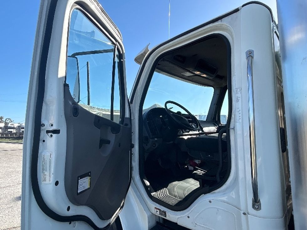 Medium Duty Box Truck-Light and Medium Duty Trucks-Freightliner-2019-M2-Torrance-CA-132,080\n\t\tmiles-$ 55,750 - Image 16