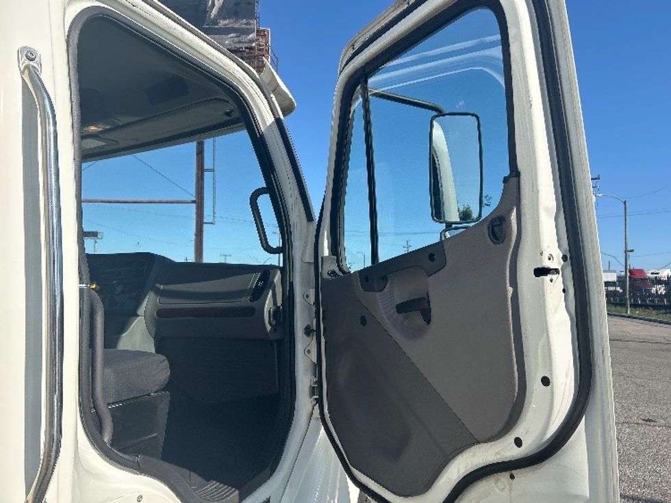 Medium Duty Box Truck-Light and Medium Duty Trucks-Freightliner-2019-M2-Torrance-CA-132,080\n\t\tmiles-$ 55,750 - Image 20