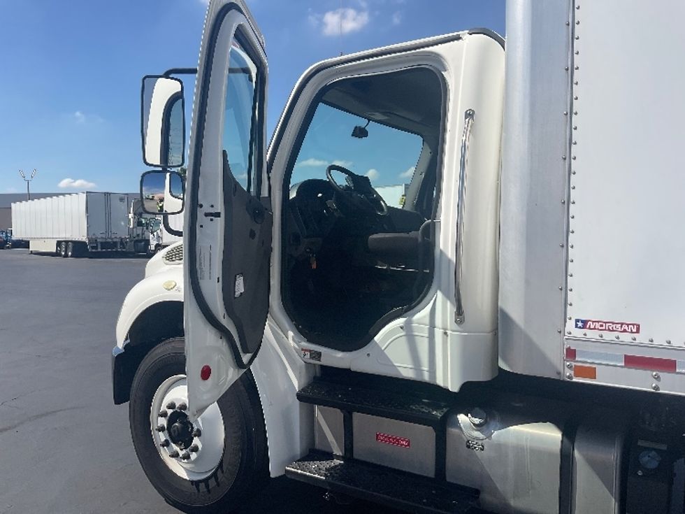 Medium Duty Box Truck-Light and Medium Duty Trucks-Freightliner-2019-M2-Torrance-CA-132,462\n\t\tmiles-$ 59,500 - Image 16