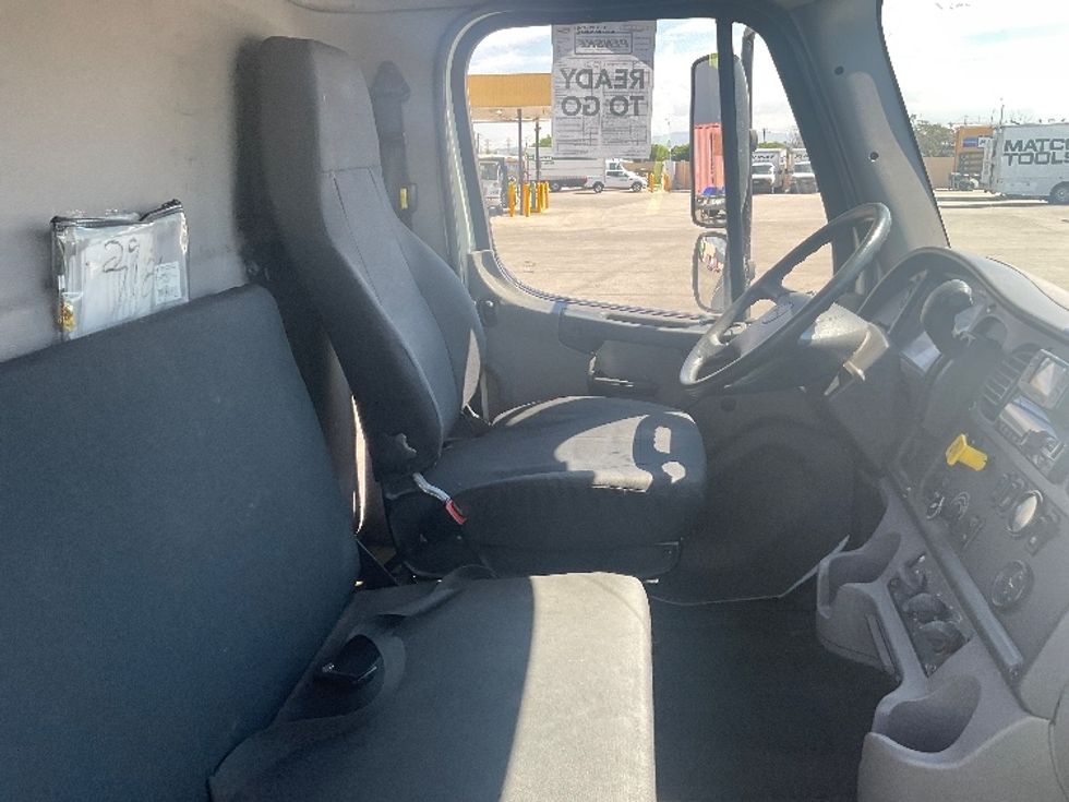 Medium Duty Box Truck-Light and Medium Duty Trucks-Freightliner-2019-M2-Torrance-CA-132,462\n\t\tmiles-$ 59,500 - Image 22