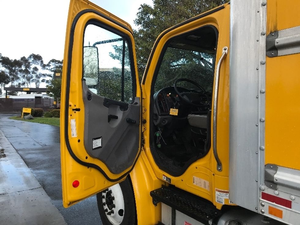 Medium Duty Box Truck-Light and Medium Duty Trucks-Freightliner-2019-M2-Torrance-CA-133,735\n\t\tmiles-$ 57,750 - Image 16