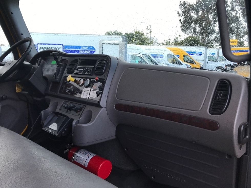 Medium Duty Box Truck-Light and Medium Duty Trucks-Freightliner-2019-M2-Torrance-CA-133,735\n\t\tmiles-$ 57,750 - Image 21