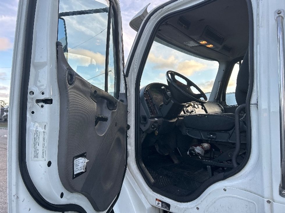 Medium Duty Box Truck-Light and Medium Duty Trucks-Freightliner-2019-M2-Torrance-CA-136,899\n\t\tmiles-$ 55,250 - Image 17