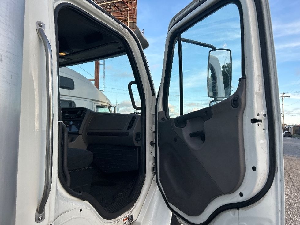 Medium Duty Box Truck-Light and Medium Duty Trucks-Freightliner-2019-M2-Torrance-CA-136,899\n\t\tmiles-$ 55,250 - Image 20
