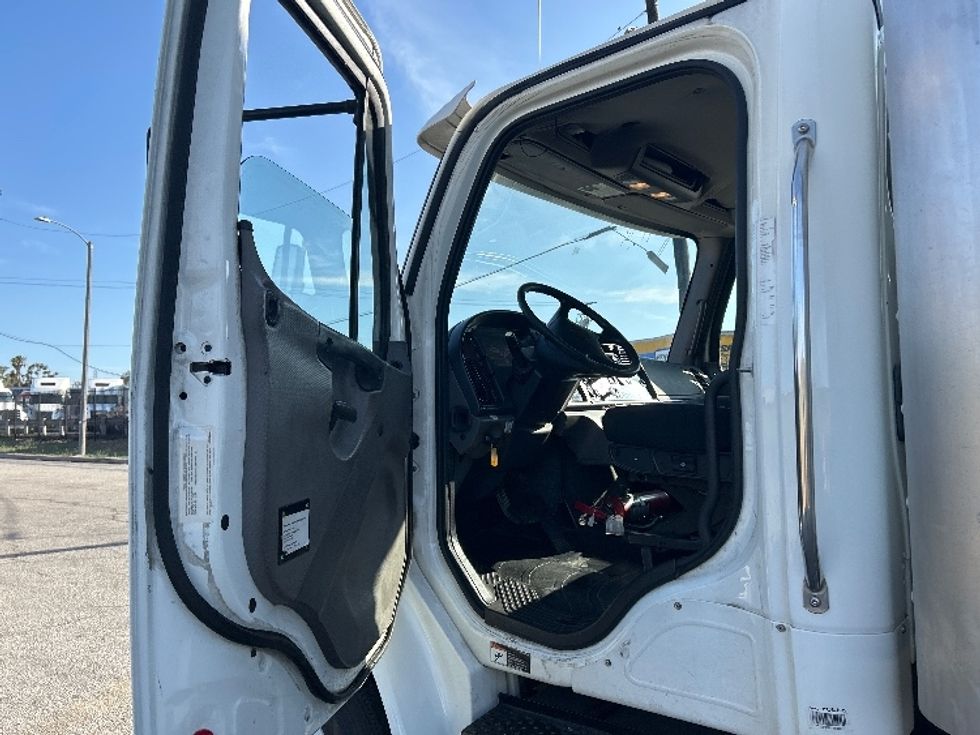 Medium Duty Box Truck-Light and Medium Duty Trucks-Freightliner-2019-M2-Torrance-CA-137,432\n\t\tmiles-$ 55,250 - Image 16