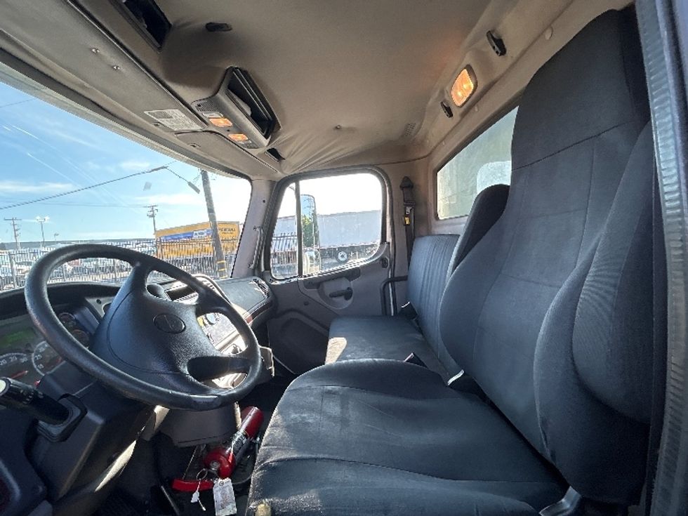 Medium Duty Box Truck-Light and Medium Duty Trucks-Freightliner-2019-M2-Torrance-CA-137,432\n\t\tmiles-$ 55,250 - Image 17