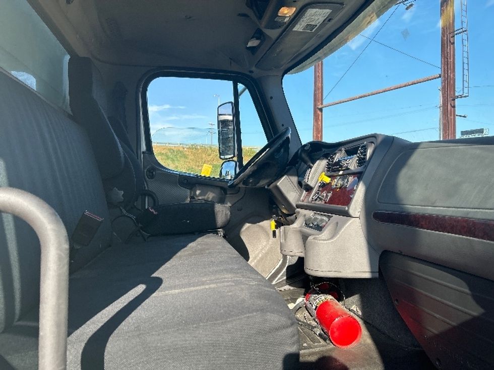 Medium Duty Box Truck-Light and Medium Duty Trucks-Freightliner-2019-M2-Torrance-CA-137,432\n\t\tmiles-$ 55,250 - Image 22