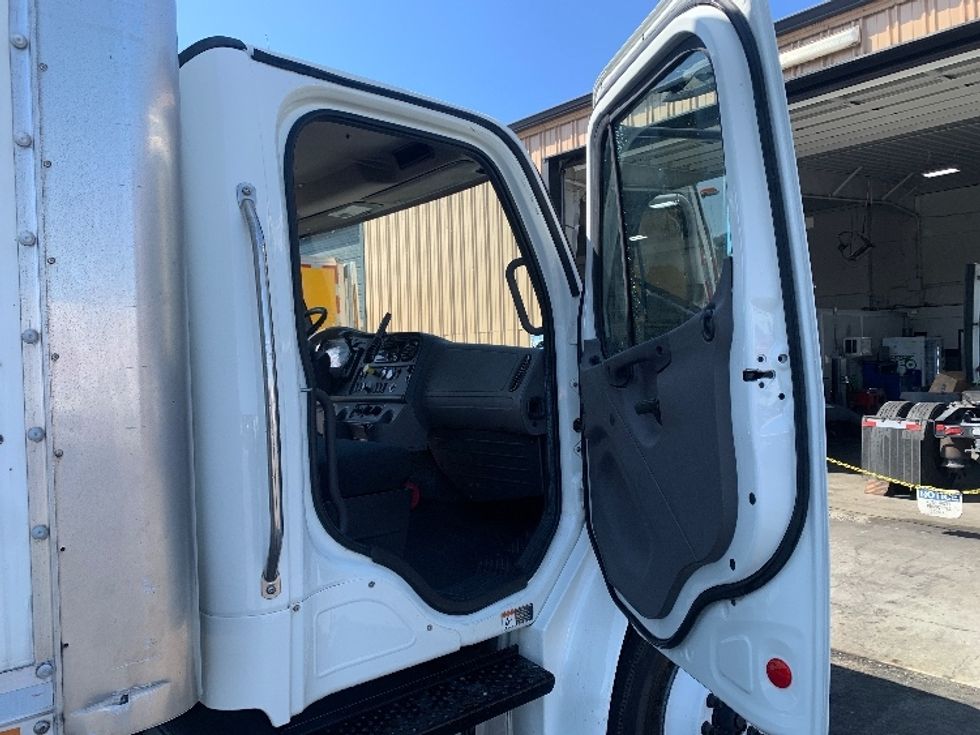 Medium Duty Box Truck-Light and Medium Duty Trucks-Freightliner-2019-M2-Torrance-CA-137,503\n\t\tmiles-$ 54,750 - Image 20