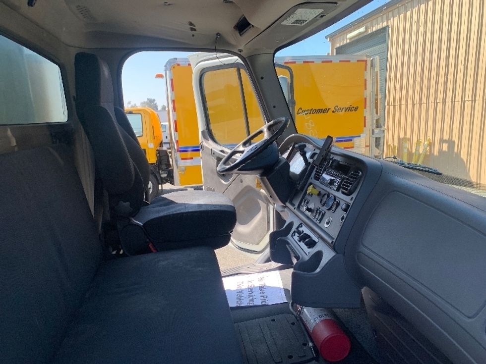 Medium Duty Box Truck-Light and Medium Duty Trucks-Freightliner-2019-M2-Torrance-CA-137,503\n\t\tmiles-$ 54,750 - Image 22